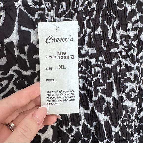 Stylish Black and White Leopard Print Dress - Picture 5 of 11